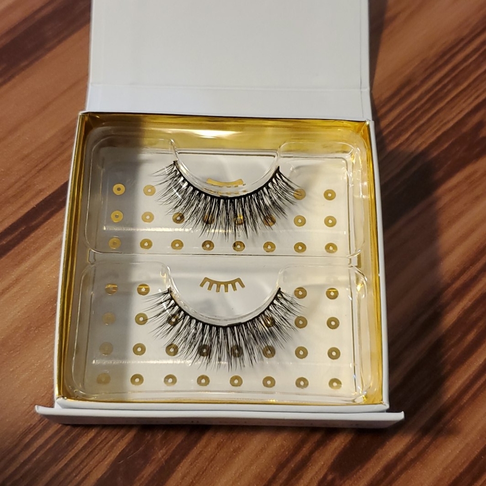 Battington Lashes - Picture 4 of 4